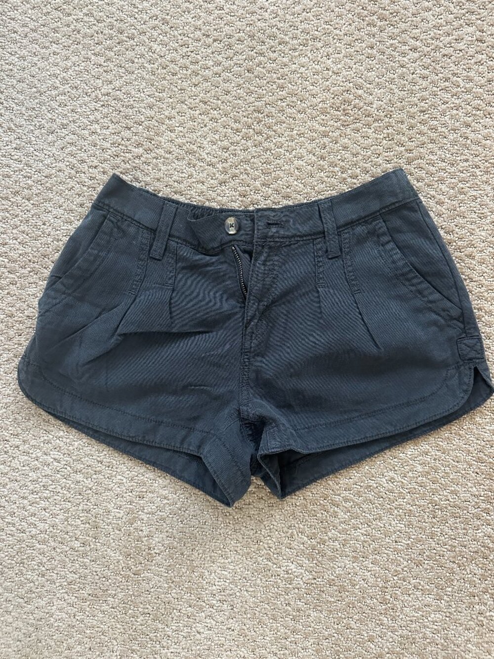 Aerie 06 Charcoal/Smoke Gray Canvas Pleated Utility Shorts Women Size XS